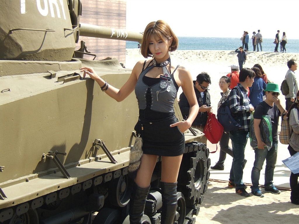 韩国顶级Showgirl许允美 釜山坦克世界 2